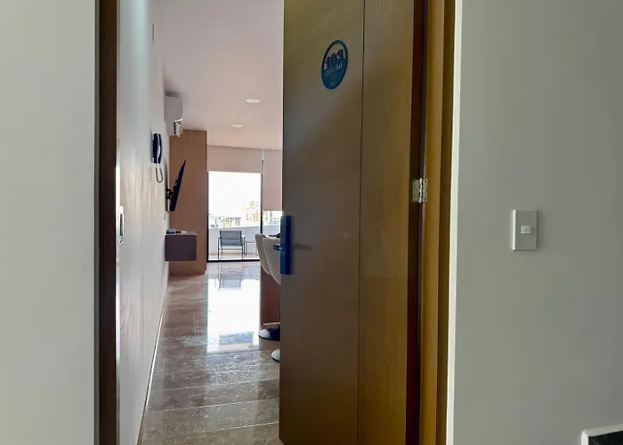 Stylish Near 5th Avenue With Ocean Views