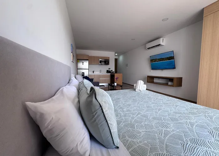 Stylish Near 5th Avenue With Ocean Views