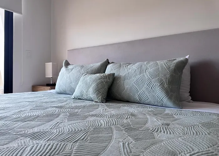 Stylish Near 5th Avenue With Ocean Views Apartment *