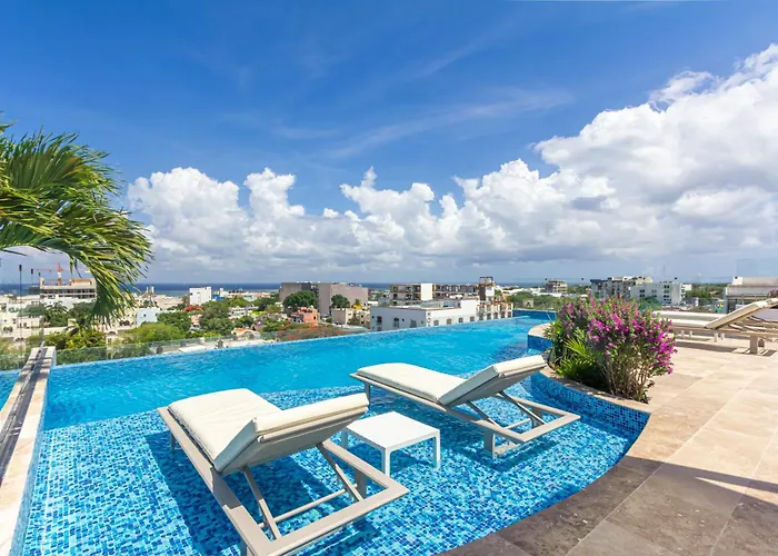 Stylish Near 5th Avenue With Ocean Views