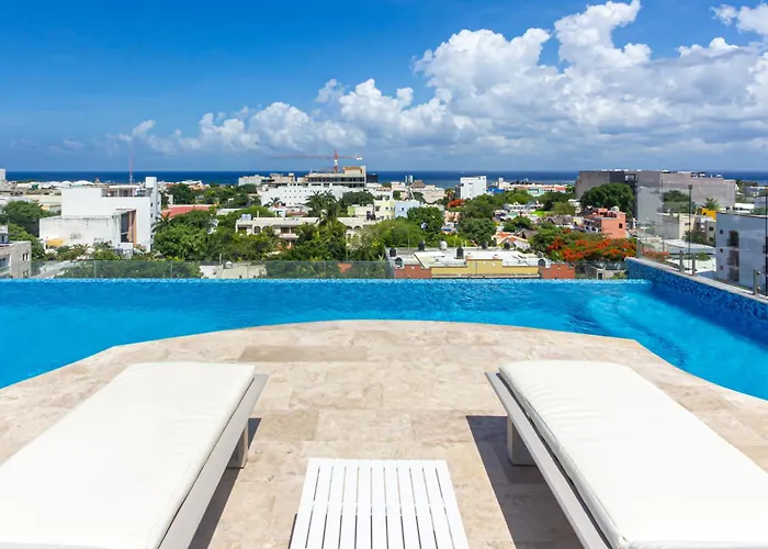 Stylish Near 5th Avenue With Ocean Views *